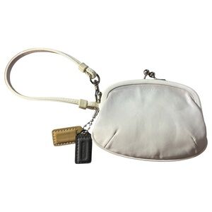 Vintage Coach White Leather Kiss-Lock Coin Purse/Wristlet